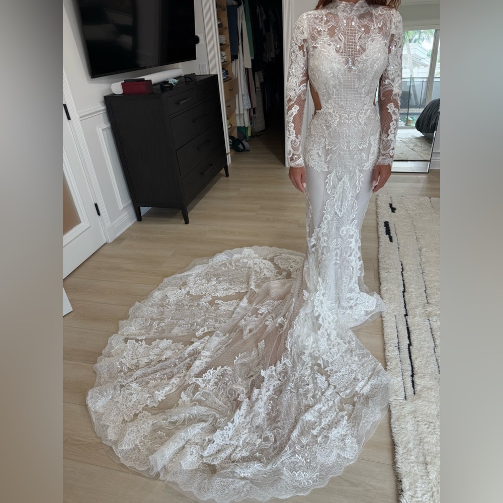 YolanCris Kahlo Wedding Dress